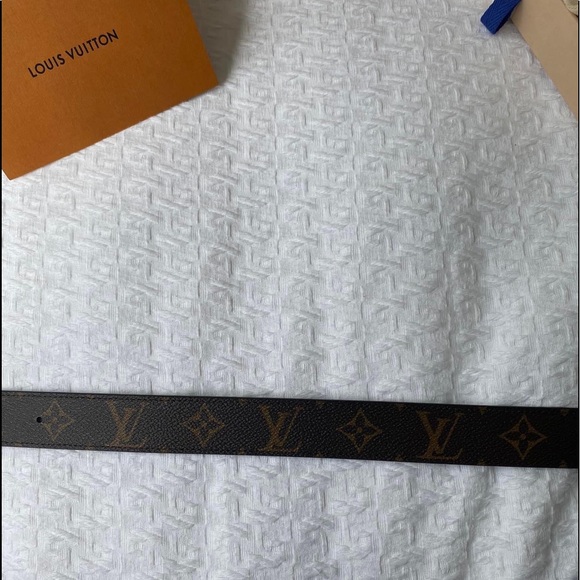 ❌RESERVE❌LV INITIALES 30MM
REVERSIBLE - Picture 11 of 11